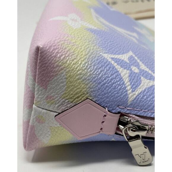 Louis Vuitton Monogram Giant LV Escale Pochette Cosmetic Cosmetic Pouch - Picture 6 of 12